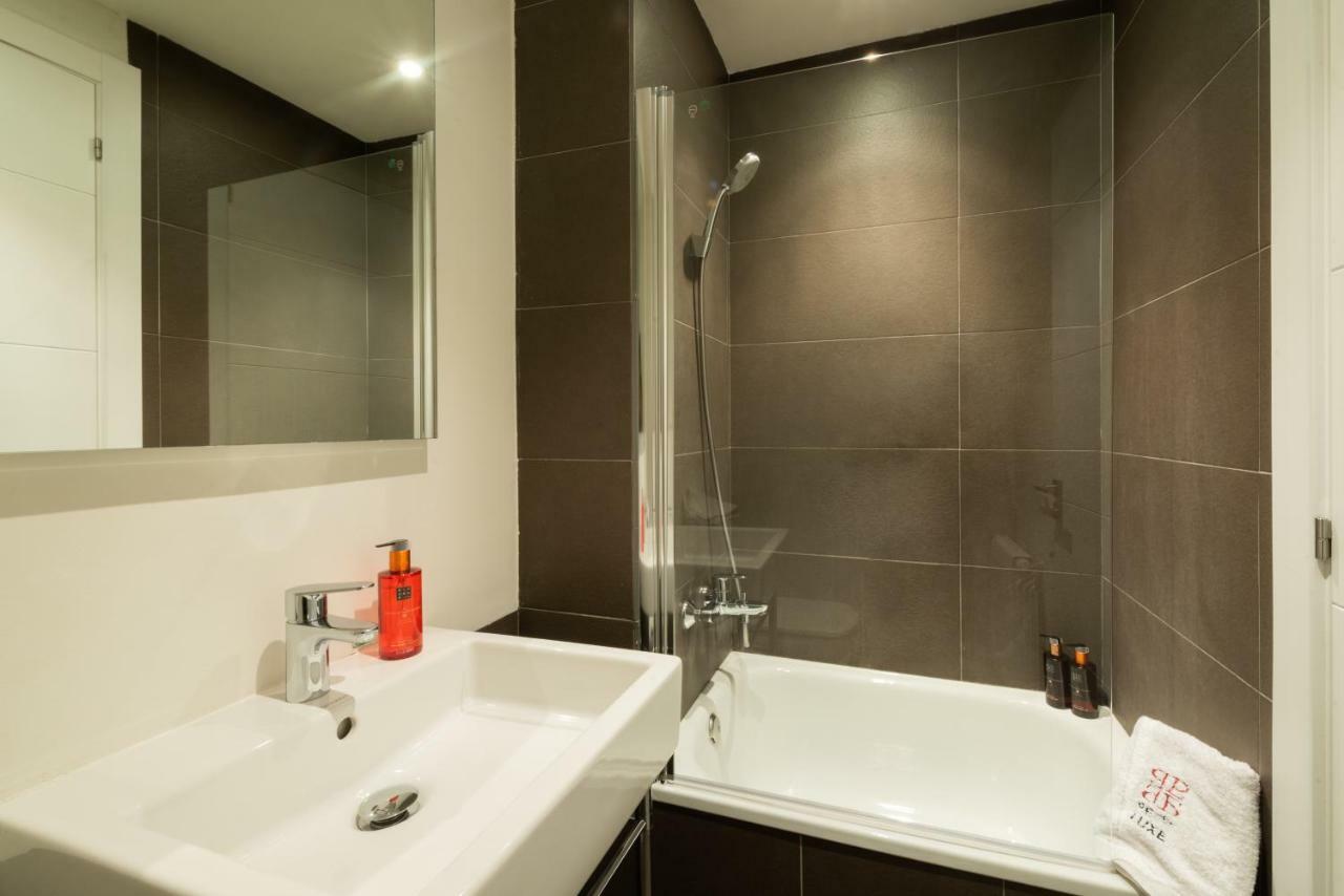 Petit Luxe Tobella Esquerra Apartment ตาราสซา ภายนอก รูปภาพ